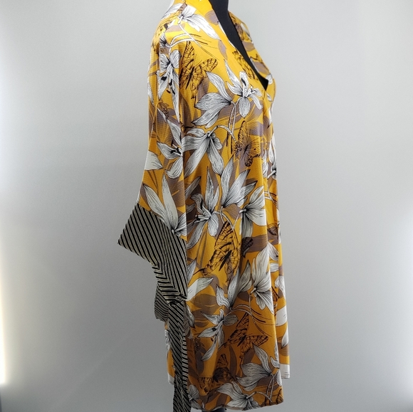 Dress Forum. Mixed Media Floral Striped Kimono - Picture 12 of 14